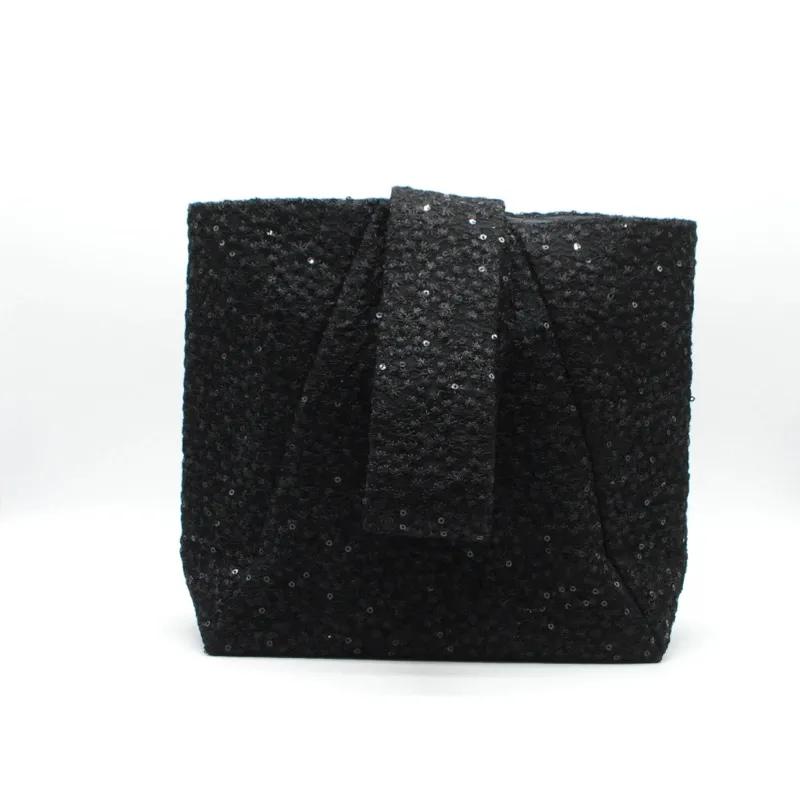 黒の刺繍✖️スパンコールのワンハンドルバッグ