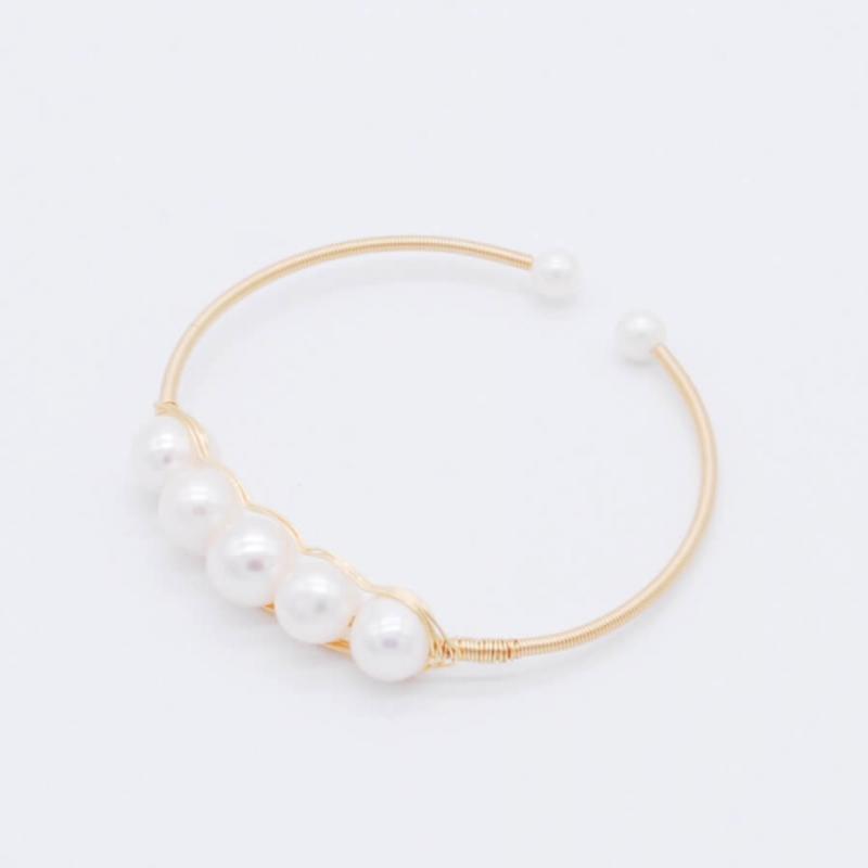 5粒パールのバングル